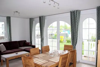 Image de Schöne 3-zimmer-ferienwohnung im Eg in der Villa \" Friederike \" mit Terrasse und Garten, Sonnig, Modern und Gemütlich Eingerichtet