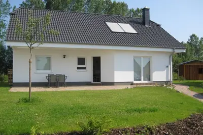 Image de Familienfreundliches Ferienhaus im Ostseebad Nienhagen - Urlaub in Ruhiger Umgebung mit Platz fĂĽr 6 Personen + Baby, Sauna und Kaminofen