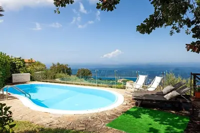 Image de Villa Gesine with private pool and sea views