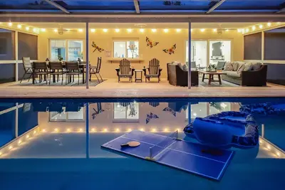 Image de Ocean Waves Escape! An Upscale Poolside Retreat!