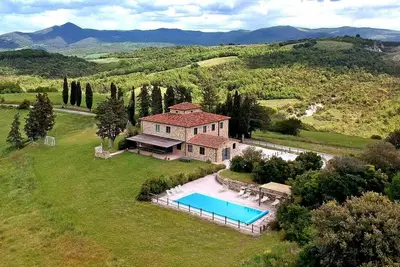 Villa Etrusca with fenced heated pool