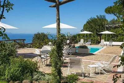 Image de Large private villa with pool and sea views