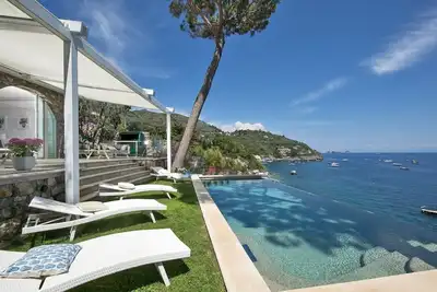 Image de Villa Claretta - with swimming pool and private beach access
