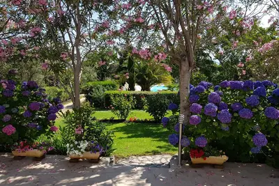 Image de Villa Lila Soignée, Dans un Splendide Parc Fleuri Calme à 900 Mètres de la Plage
