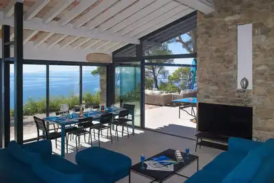 Image de Villa 6 chambres, Super Cavalaire, 12 personnes vue mer 180 degrés, plage privée.