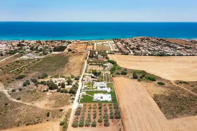 Two modern villas with pool near the sea