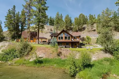 Image de Imagine you're gathering  being  20' off the Waterfront. Your Versatile Oasis! \n\n