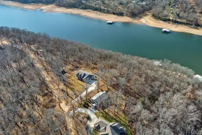 Image de Hickory Hill Haven: Waterfront - Hot Tub - Fire Pit - Relax