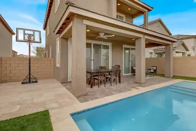 Image de Serenity Retreat 3br with Heated Pool and Parking