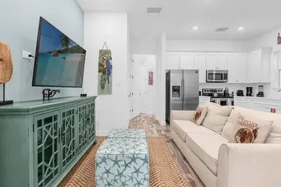 Image de 2 Bedrooms/ 2 Bathrooms/ Margaritaville (8029 St)