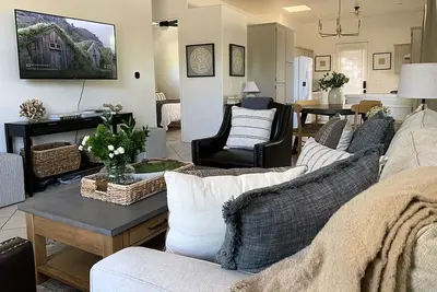 Image de Beautiful fully renovated craftsman home in Paso Robles on historic Vine Street!