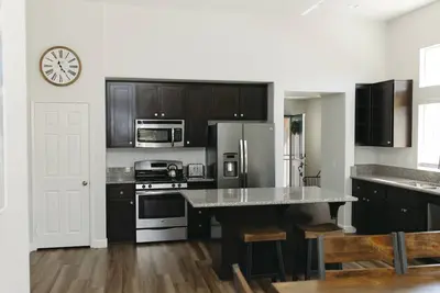 Image de Menifee Border Home in the Canyon Hills Neighborhood