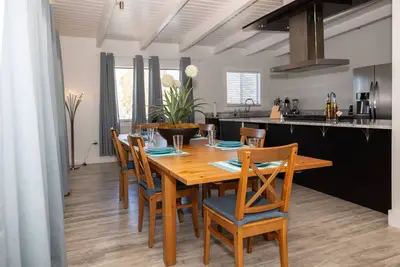 Image de Luxury Nob Hill apartment w/3 primary bedrooms and chef's kitchen. Pet friendly!