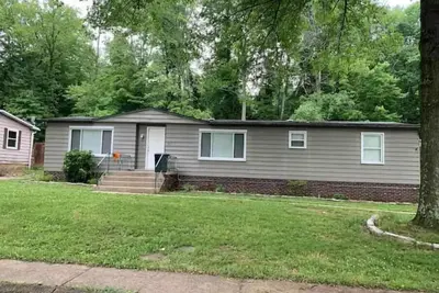 Image de Charming 3 bedroom, 2 bath home with deck\/trails\/hiking