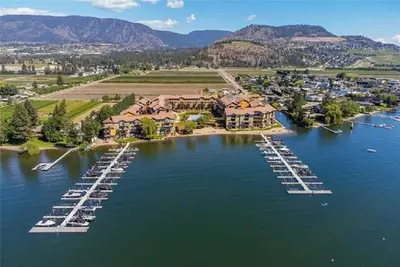 Image de Lakeside Updated Condo!