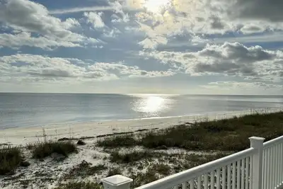 Image de Watch dolphins frolic or an amazing sunset from your private deck on the Gulf!