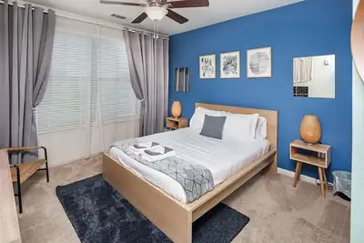 Image de Uptown 4th Ward Upscale Apt Year-Round Pool
