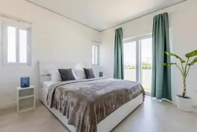 Image de Esmeralda Deluxe Apartment Sov  Airport Pickups!