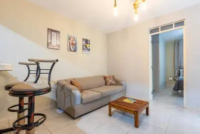 Image de Eco-Rustic Apartment  Airport Pickups!