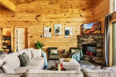 Image de Cozy Smoky Cabin | Panoramic Views | Arcade | Fireplace | Deck | Hot tub | Grill