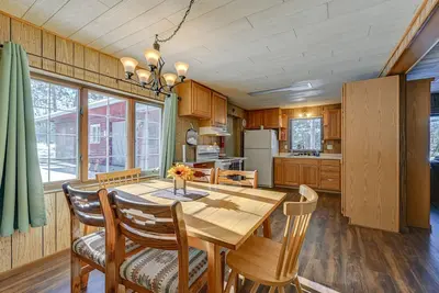Image de Lakefront Townsend Cabin w/ Fire Pit & Dock!