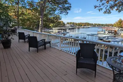 Image de Private Serene Lakefront Home w/Hot Tub, Amazing View, Private Dock, Boat Rental