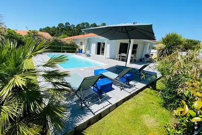 Image de belle villa entière 3 chambres avec piscine. Animaux de compagnie acceptés