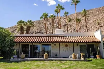 Image de Beautiful, quiet condo on the DeAnza golf course