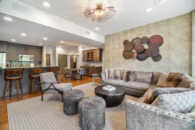 Image de Luxury Ski-in Ski-Out 4 Bedroom 10 Bed Condo at Whisper Creek Windham Mountain