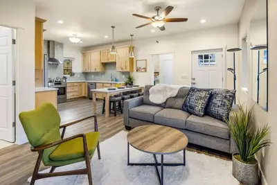 Image de 5br Downtown Lux Bungalow