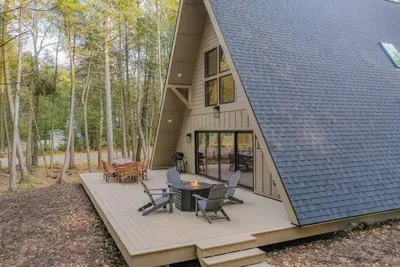 Image de Luxury A-Frame w/ Lake Access, Great For Families