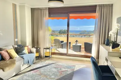 Image de Nouveau: Appartement ensoleillé et calme avec terrasse, vue sur la mer