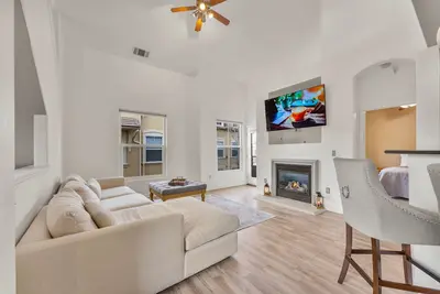 Image de Peaceful 2 Bedroom with Pool & Hot Tub in South Reno 2/2