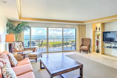 Image de Remodeled Tommy Bahama Oceanfront Condo