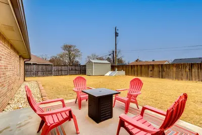 Image de Chandler House w\/ Fenced Backyard: Pets Welcome!