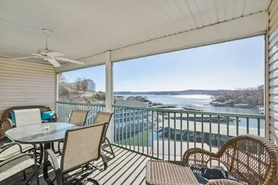 Image de Condo w/ Balcony & Views in Lake of the Ozarks