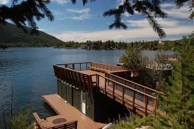 Image de Original charmer with expansive waterfront deck, dock, fireplace - walkable area