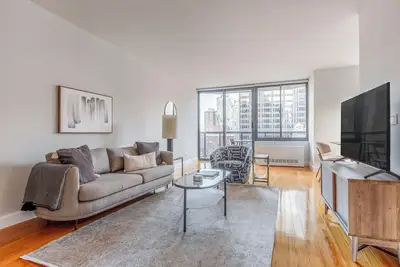 Image de Extraordinary Midtown 2br w/ Doorman, nr Theater District, by Blueground