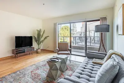Image de Exceptional Old Town 1br, near Dining, Bars & Tech Hubs, by Blueground
