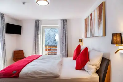 Image de Appartement \"Elena\" avec vue sur la montagne, balcon et Wlan