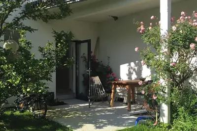 Image de Studio 'Gartenstudio Peony' avec vue sur la montagne, terrasse privée et Wi-Fi