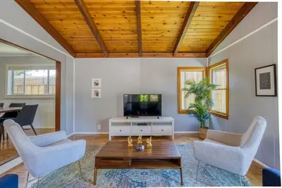 Image de Sleek San Jose 3br w/ Backyard, nr Mall, Bart & Airport, by Blueground