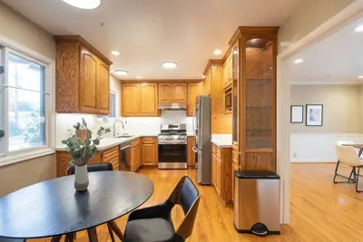 Image de Palo Alto 4br w\/ Garage, nr Upscale Dining & Boutiques, by Blueground