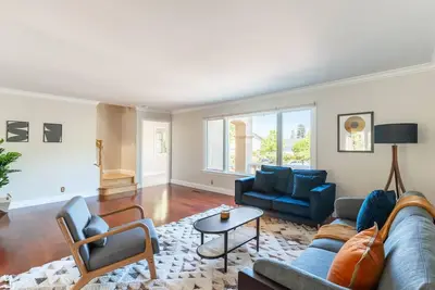 Image de Luxe Los Gatos 5br w/ Backyard, close to Trails & Wineries, by Blueground