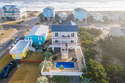 Image de Gorgeous 2nd Row Oceanview 4 Bedroom Home with Large Salt Water Pool