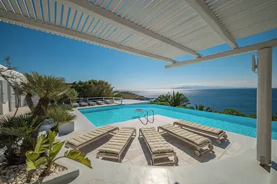 Sanarte villa 1, 6br w/private pool and sea view!