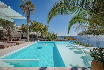 Sanarte villa 2, 5br w/private pool and sea view!
