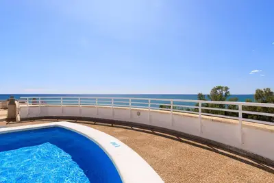 Image de Appartement centre-ville · Plage 50m · Piscine· 236 Uhc Balis