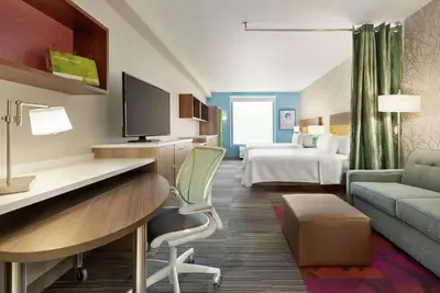 Image de Unwind and Indulge In Our Oasis! Indoor Swimming Pool, Pets Allowed!
