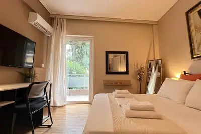 Image de Koukaki Cozy Studio Retreat 1' from metro